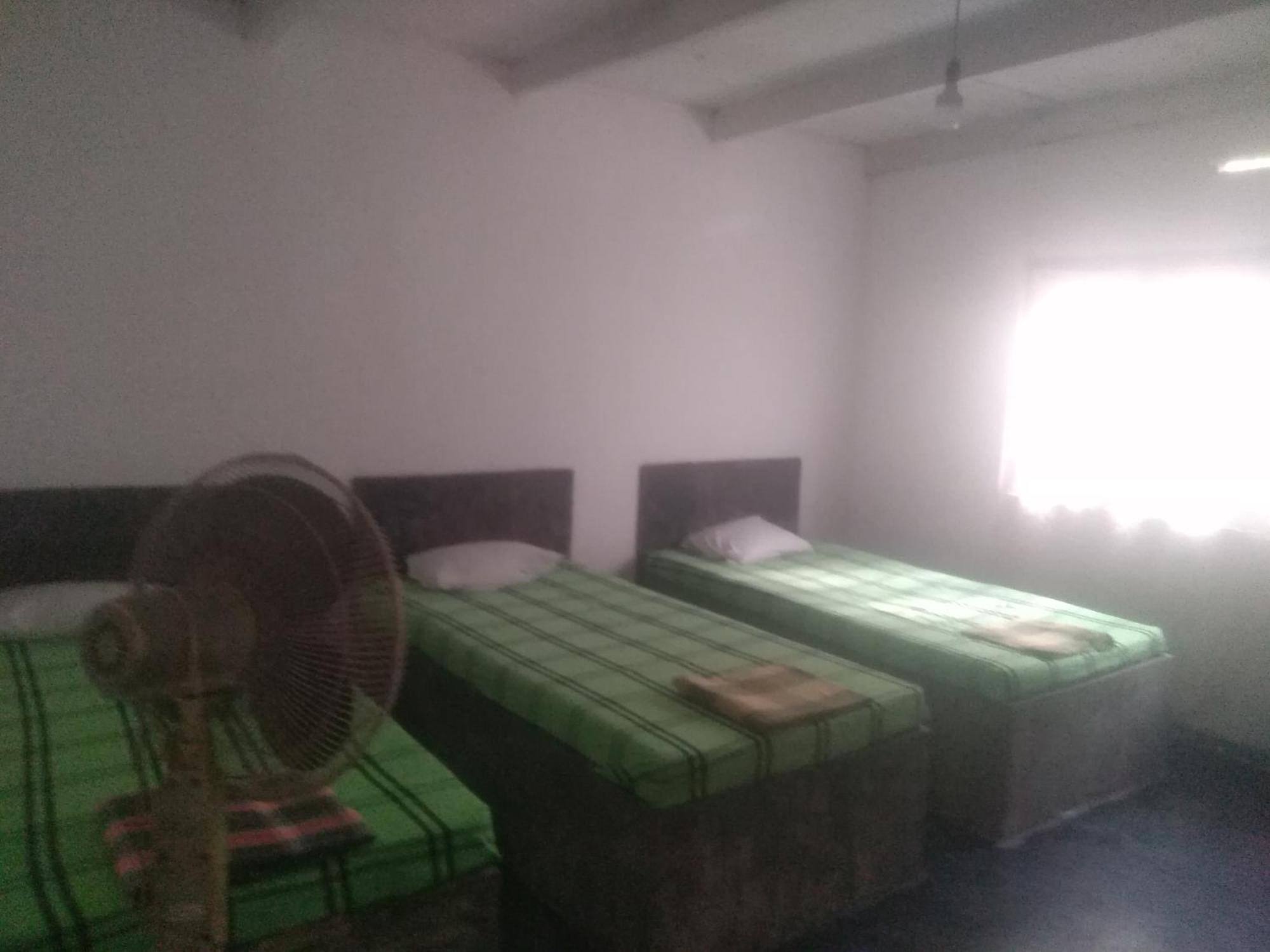 Sinharaja Hostel 114 Deniyaya Kamer foto